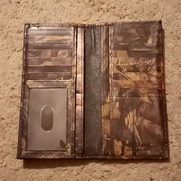 Mossy Oak Wallet - Picture 2 of 4